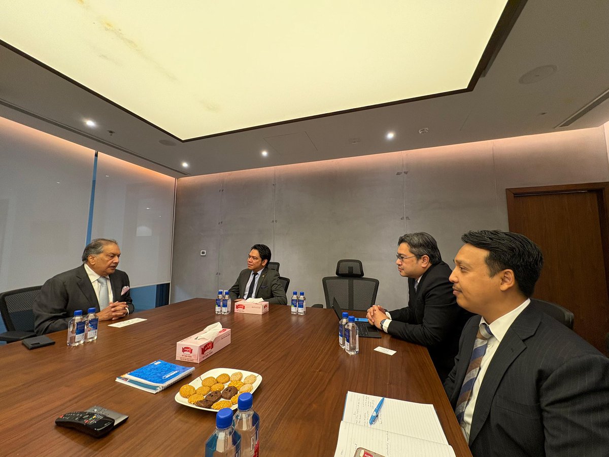 MYCGDXB's tweet photo. 1/ The Consul General of Malaysia in Dubai, Mr. Riaz Abdul Razak paid a courtesy call on Mr. Kamal Vachani, Deputy CEO, Group Director and Partner of Al Maya Group. The Consul General was also accompanied by officials from the Malaysia External Trade Development Corporation.. https://t.co/BNvyFxuptJ