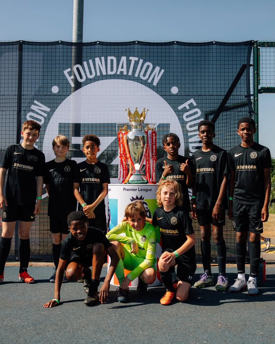 BackyardArsenal's tweet photo. ❤️ The Eze Foundation hosted the 4th edition of the Eze Invitational at Royal Russell School in Croydon, welcoming more than 550 young players for a day centred around football and community.

Eberechi Eze thanked everyone involved in bringing the event to life, while special appearances from Miniminter, KSI and Ian Wright helped make the day even more memorable.