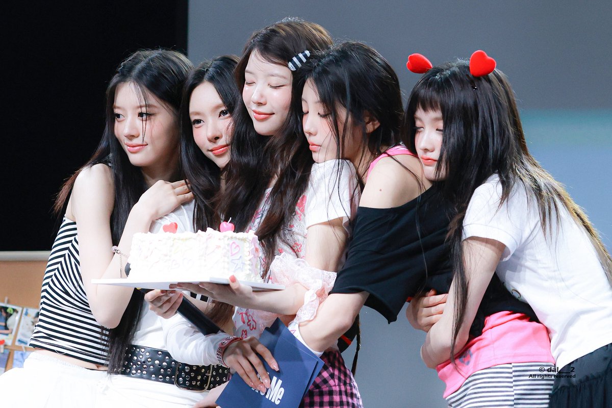 dal___2's tweet photo. 우리일릿 아랑합미따ㅏㅏㅏ( ¤̴̶̷̤́ ‧̫̮ ¤̴̶̷̤̀ )💓
#아일릿 #ILLIT https://t.co/MoMEUdxvO7
