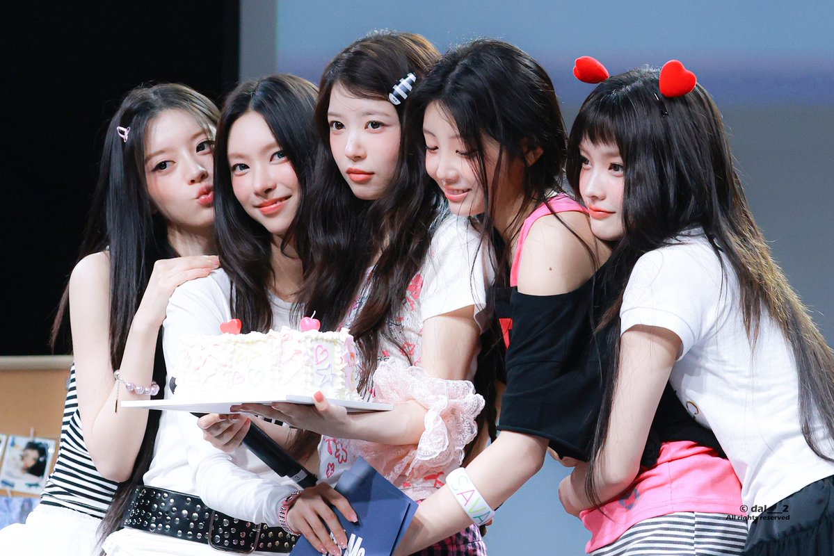dal___2's tweet photo. 우리일릿 아랑합미따ㅏㅏㅏ( ¤̴̶̷̤́ ‧̫̮ ¤̴̶̷̤̀ )💓
#아일릿 #ILLIT https://t.co/MoMEUdxvO7
