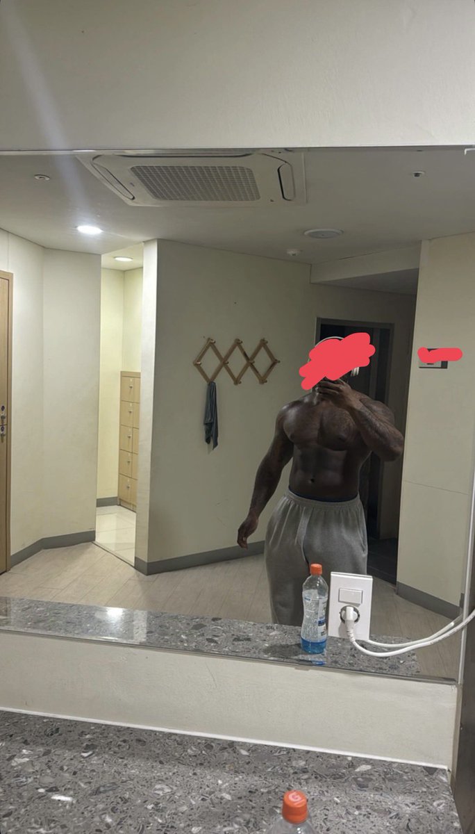Jamessocool704's tweet photo. 저는 한국에 사는 근육질의 흑인 미국인 외국인입니다. 평택, 서울, 천안 근처에 성적으로 적극적인 서브미시브분들이 계신가요? 저는 작은 페니스를 가진 바텀을 찾고 있습니다. 엉덩이가 예쁘시고 오늘 밤이나 이번 주말에 만날 수 있으시면 연락 주세요.#CD #TS #평택 #수원 #천안
#서울 #인천 #게 https://t.co/Ti7fBoIjcz