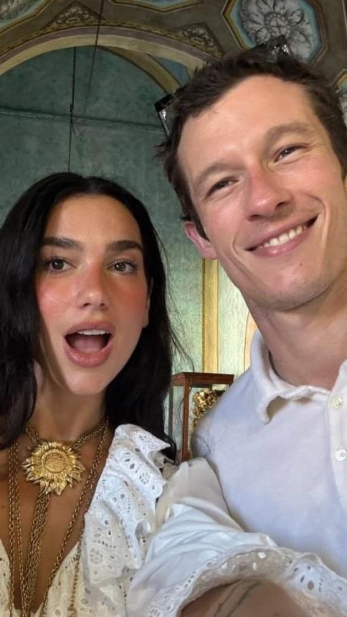 Gian_doc1's tweet photo. #Palermo accoglie il matrimonio vip.
Dua Lipa @DUALIPA è a Palermo per i festeggiamenti del suo matrimonio.
Tutto altamente blindato.
Si attendono ospiti del calibro di #EltonJohn e #Madonna.
#dualipa #matrimonio #Palermo #Sposi #vip https://t.co/VaPg6GShHo