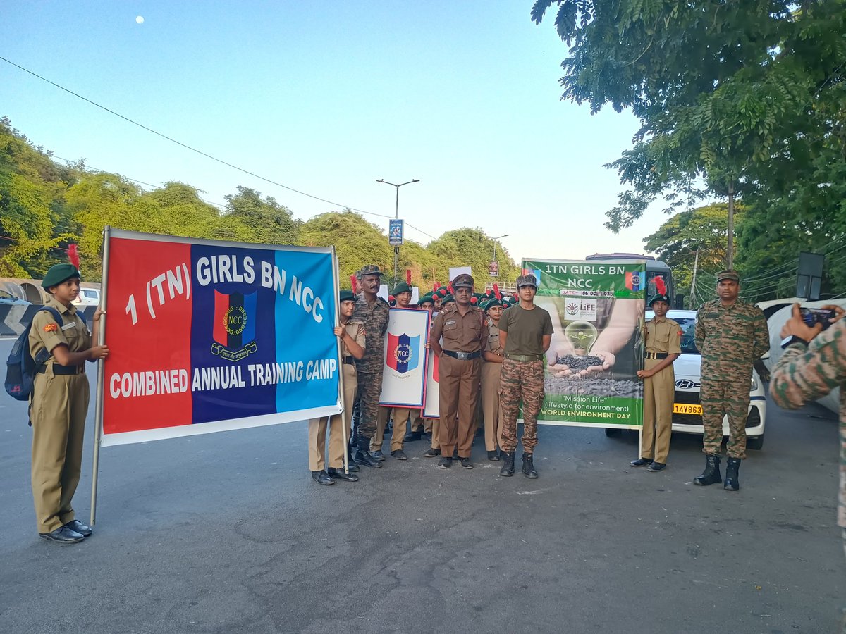 geetsen2000's tweet photo. SMALL STEPS BIG IMPACT 
500 cadets of 1 TN Girls Bn Ncc 
took to impact the public on the occasion of "WORLD ENVIRONMENT DAY". With slogans &amp; posters they marched from Air force station, Tambaram to Railway station, Tambaram.@HQ_DG_NCC @NCCDte_TNPAN @tnnccgpa https://t.co/5v6GGPeDIa
