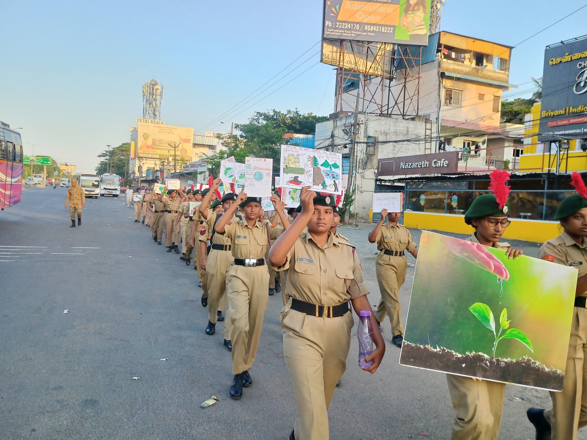 geetsen2000's tweet photo. SMALL STEPS BIG IMPACT 
500 cadets of 1 TN Girls Bn Ncc 
took to impact the public on the occasion of "WORLD ENVIRONMENT DAY". With slogans &amp; posters they marched from Air force station, Tambaram to Railway station, Tambaram.@HQ_DG_NCC @NCCDte_TNPAN @tnnccgpa https://t.co/5v6GGPeDIa