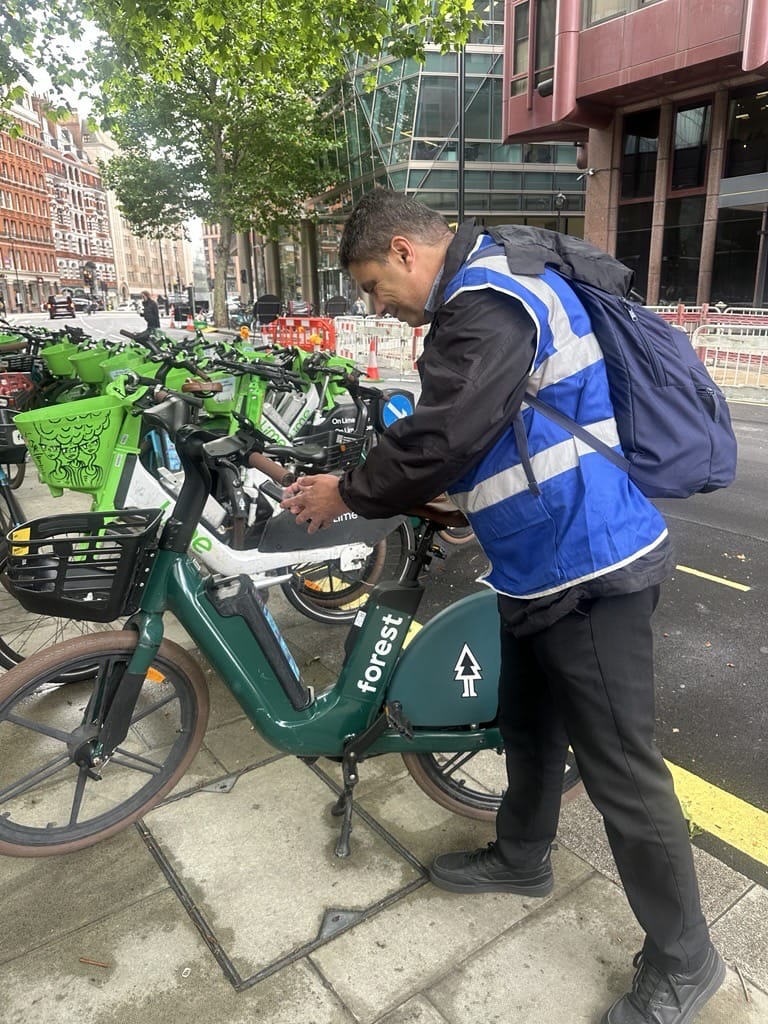 Leader_WCC's tweet photo. Tube strikes often bring a surge in dumped dockless bikes across Westminster.
These bikes were blocking a taxi rank &amp; obstructing the pavement yesterday. Our City Inspectors issued fines &amp; ordered operators to remove them.
We're keeping pavements  accessible &amp; safe for all. https://t.co/lkb5hSPQWX