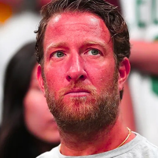 Steph_iscrypto's tweet photo. CRAZY: 🇺🇸Dave Portnoy says:

"Crypto makes me sad."

After buying $1,000,000 of $XRP near the top, he's currently sitting on an estimated $600,000 loss. https://t.co/XaNh1mAPip