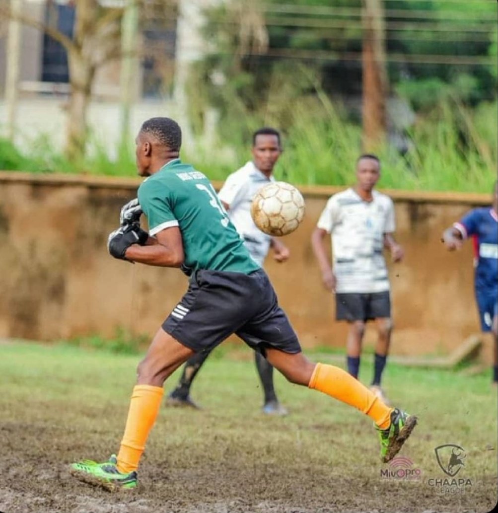 ChaapaTrolls's tweet photo. What do you think was running through the minds of the players after seeing Bobs Raya do this. 
#BackToTheKraal https://t.co/QIWjLDCkJm