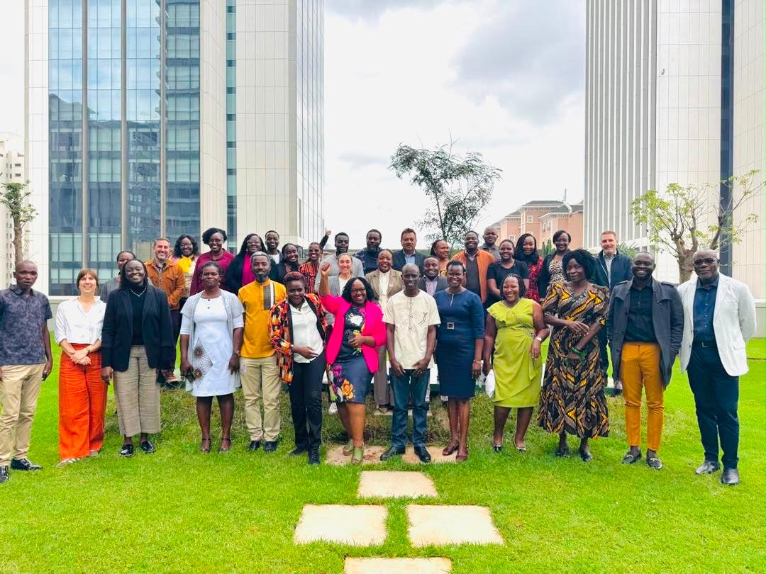 MomentWithT's tweet photo. Learning to better tell stories and craft strategic narrative to being about change in Nairobi kenya.
#tozero #commsskillsstrengtheningworkshop https://t.co/VMpIb5Fnbf