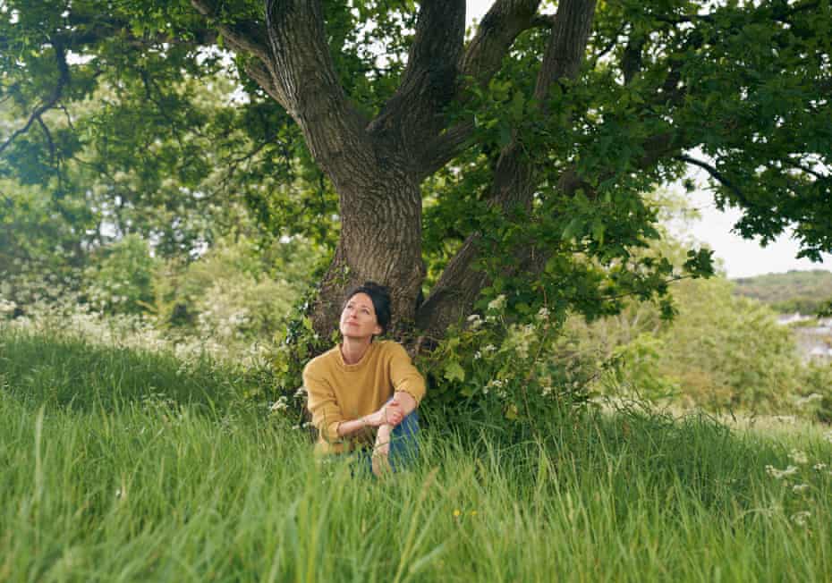 northlancing's tweet photo. "Experience: I sat under an oak tree every day for a year

After a period of burnout, I realised that nature knows what you need, and is always ready to offer it – you just have to be quiet enough to receive it"

https://t.co/HLtCVBBmH5 https://t.co/Gx4wKWyde2