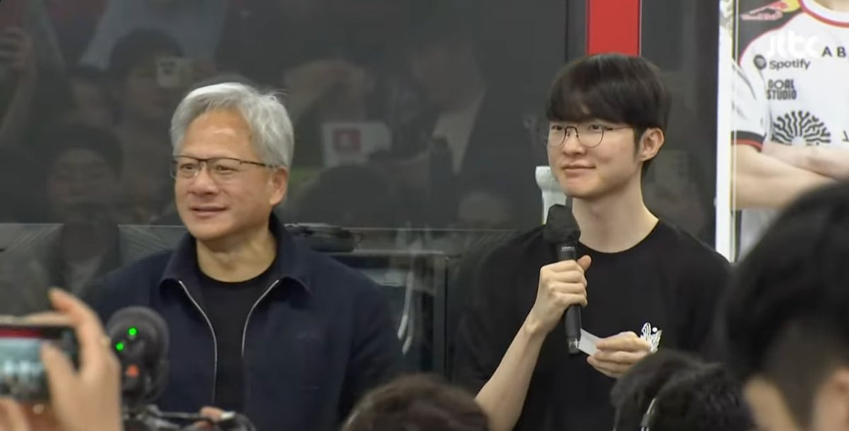 ditto_eth's tweet photo. I’m not sure who I should be more jealous of : Jensen for meeting Faker, or Faker for meeting Jensen. https://t.co/38ajlajnJe