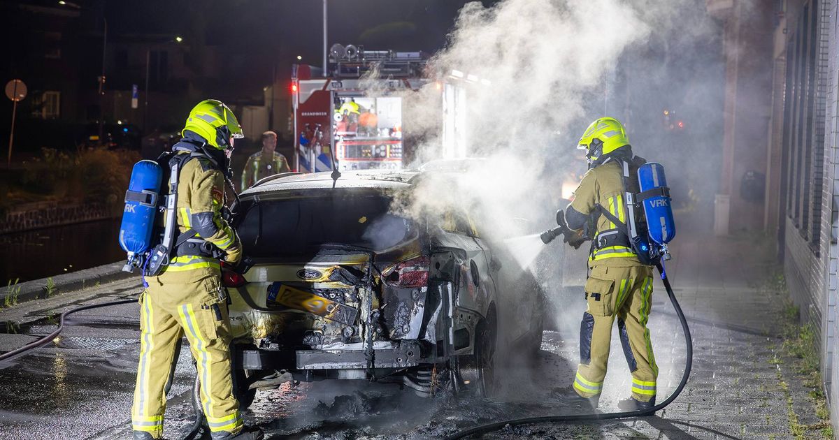 Voertuigbrand aan Brouwersvaart in Haarlem