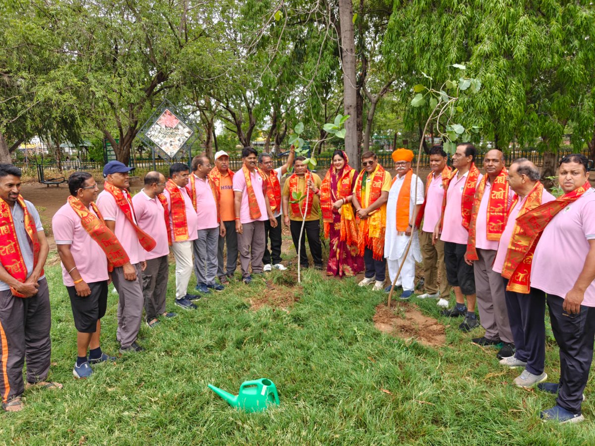 DeepaNathawat's tweet photo. 🌿 एक वृक्ष केवल पौधा नहीं, बल्कि आने वाली पीढ़ियों के लिए जीवन का उपहार है। 🌱

“हर व्यक्ति एक वृक्ष लगाए, हर परिवार एक हरित संकल्प निभाए।” 🌳

आप सभी विश्व पर्यावरण दिवस की हार्दिक शुभकामनाएं।

#WorldEnvironmentDay #EnvironmentDay #SaveEnvironment https://t.co/9L6MoDZzHK