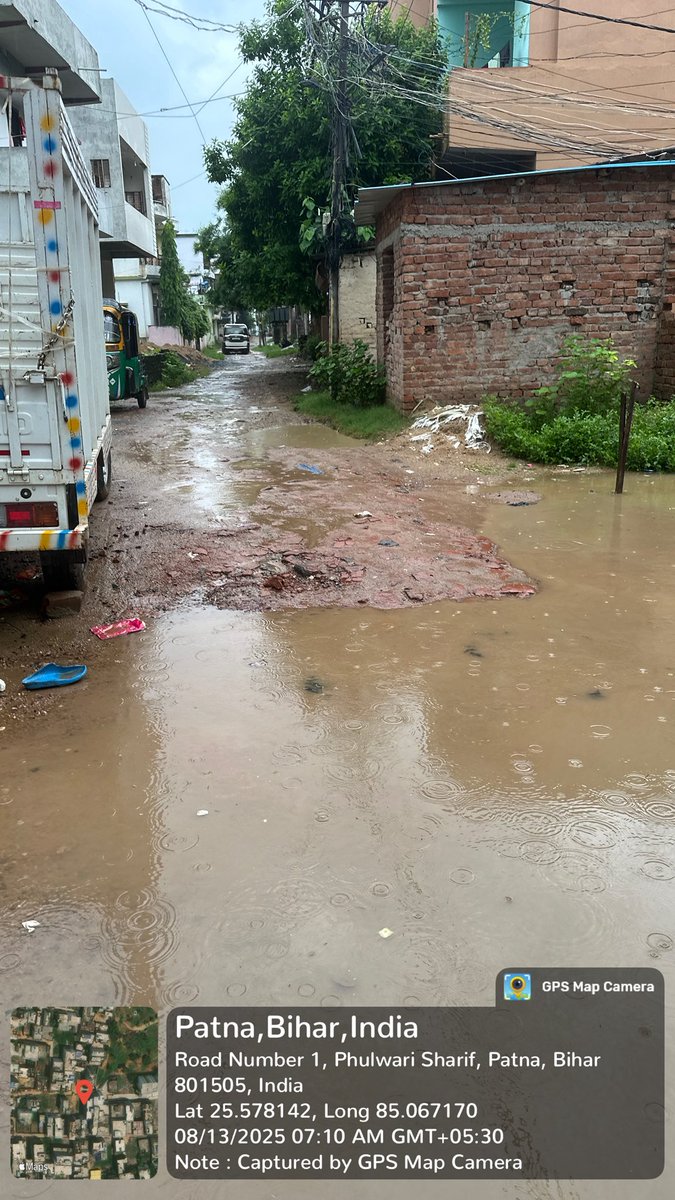 AJRocks59547975's tweet photo. @BJP4Bihar Ward no 3 . Patna Phulwari sharif Millat colony sector - 3 , Matth ke pass .. ye halat hai 5 saal se road naala ekdm nhi na pmc dhyan deti h or na ward parshad https://t.co/kQqc897pga