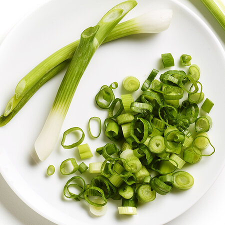 sangsangdou___'s tweet photo. Been practising drawing lines for the past week and an unexpected side effect is that it’s changing the way I look at things a little...? I was having lunch earlier and found the lines on the spring onions very very pretty (pic from the internet) https://t.co/VuFXQw0ZUN