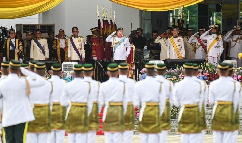 MDVinMalaysia's tweet photo. High Commissioner H.E. Dr. @Mariyam_Shab attended the Trooping of the Colours Ceremony held in conjunction with the Official Birthday of His Majesty Sultan Ibrahim, the Yang di-Pertuan Agong of Malaysia. https://t.co/rdCToYqXmy