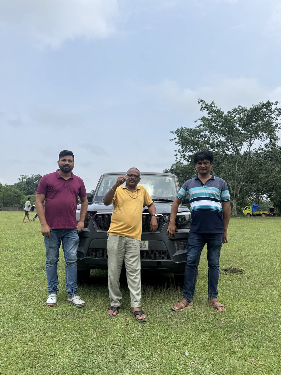 Mrinal_MLA's tweet photo. Bittersweet goodbye 😔

 Today, I parted ways with my trusty companion, black Scorpio (AS-05 G—0005) that's been with me for over 2 lakh kms. Memories flood my mind- road trips, daily commutes, and adventures shared. It's more than just a car; it's a part of my journey. Farewell, old friend!
#EndOfAnEra 

তিতা-মিঠা বিদায় 😔
আজি মোৰ বহুদিনৰ বিশ্বস্ত সংগী,AS-05 G—0005 নম্বৰৰ ক’লা স্কৰ্পিঅ’খন বিদায় দিলোঁ । দুই লাখ কিলোমিটাৰতকৈও অধিক পথ যাতায়াত কৰাত এই গাড়ীখন মোৰ লগত আছিল। অসংখ্য স্মৃতি মনত ভাঁহি উঠিছে-- দীঘলীয়া পথযাত্ৰা, দৈনন্দিন যাতায়াত আৰু একেলগে কটোৱা বহু দুঃসাহসি�� মুহূৰ্ত। ই কেৱল এখন গাড়ী নহয়; মোৰ জীৱনযাত্ৰাৰ এক অবিচ্ছেদ্য অংশ।
 বিদায়, মোৰ ��ুৰণি বন্ধু!