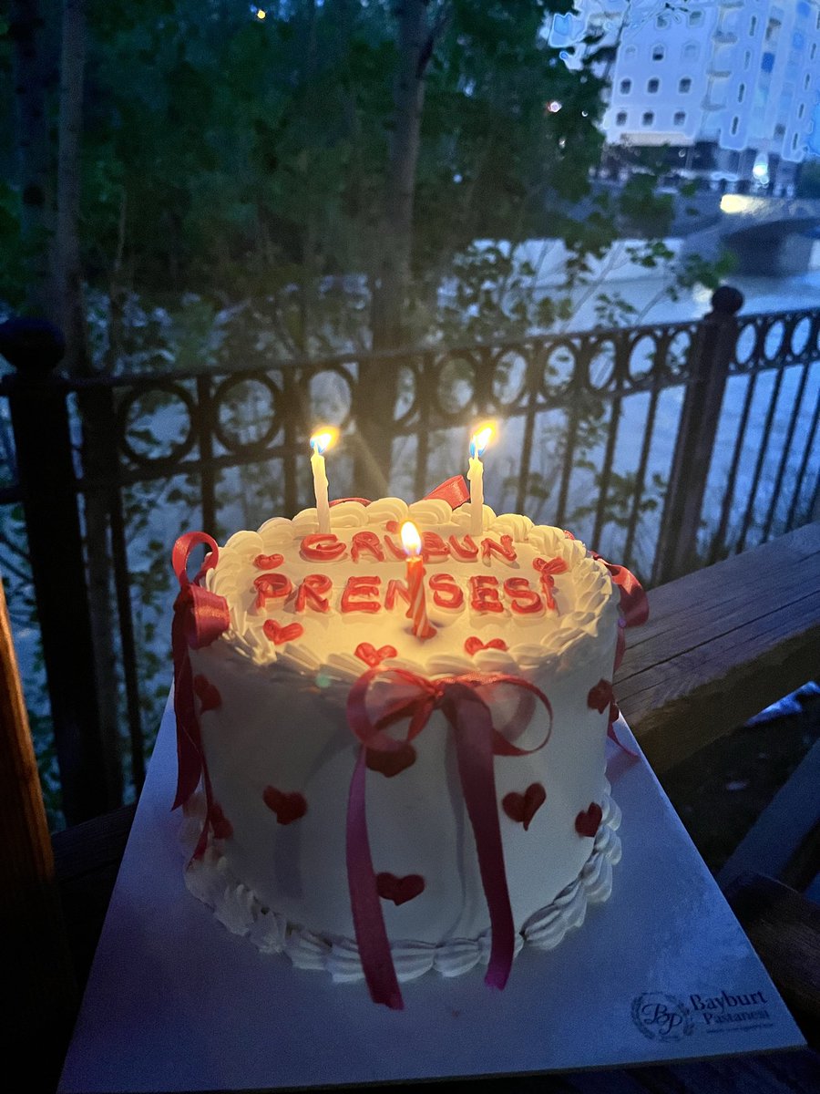 kelleci_sultan's tweet photo. 🙏🏻🎂 https://t.co/Tgp1fNo1kJ
