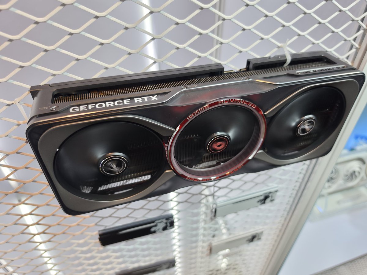 madness727's tweet photo. One of the coolest GPU designs by Colorful
The brushed transparent shroud reminds me of the old EVGA 780Ti KINGPIN https://t.co/xNqVFp8qdN
