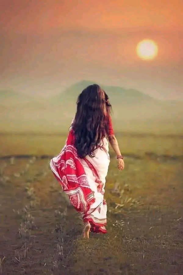 snehal_1's tweet photo. @Pradeep99497109 @Sanjayk18769438 @Sanjay_Khattri1 @being_Ajay_ @Lohia_Krishna_ @enggmanoj1979 @Madhu_Singh3 @adtomaros वो भी दिन थे , जब मैं बैठी देखती थी #रास्तों को 
और अब यूं #चलती हूं कि रास्ता देखता है मुझको https://t.co/LECS0H7Vrb