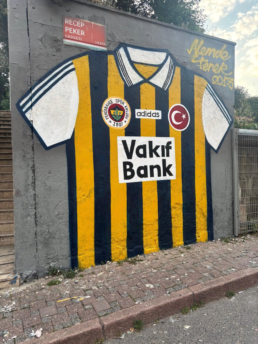 AlemdeFener2013's tweet photo. Armanda Saklı Tarihin, Şanlı Fenerbahçe #AlemdeFener https://t.co/cBIzJ6LHkk