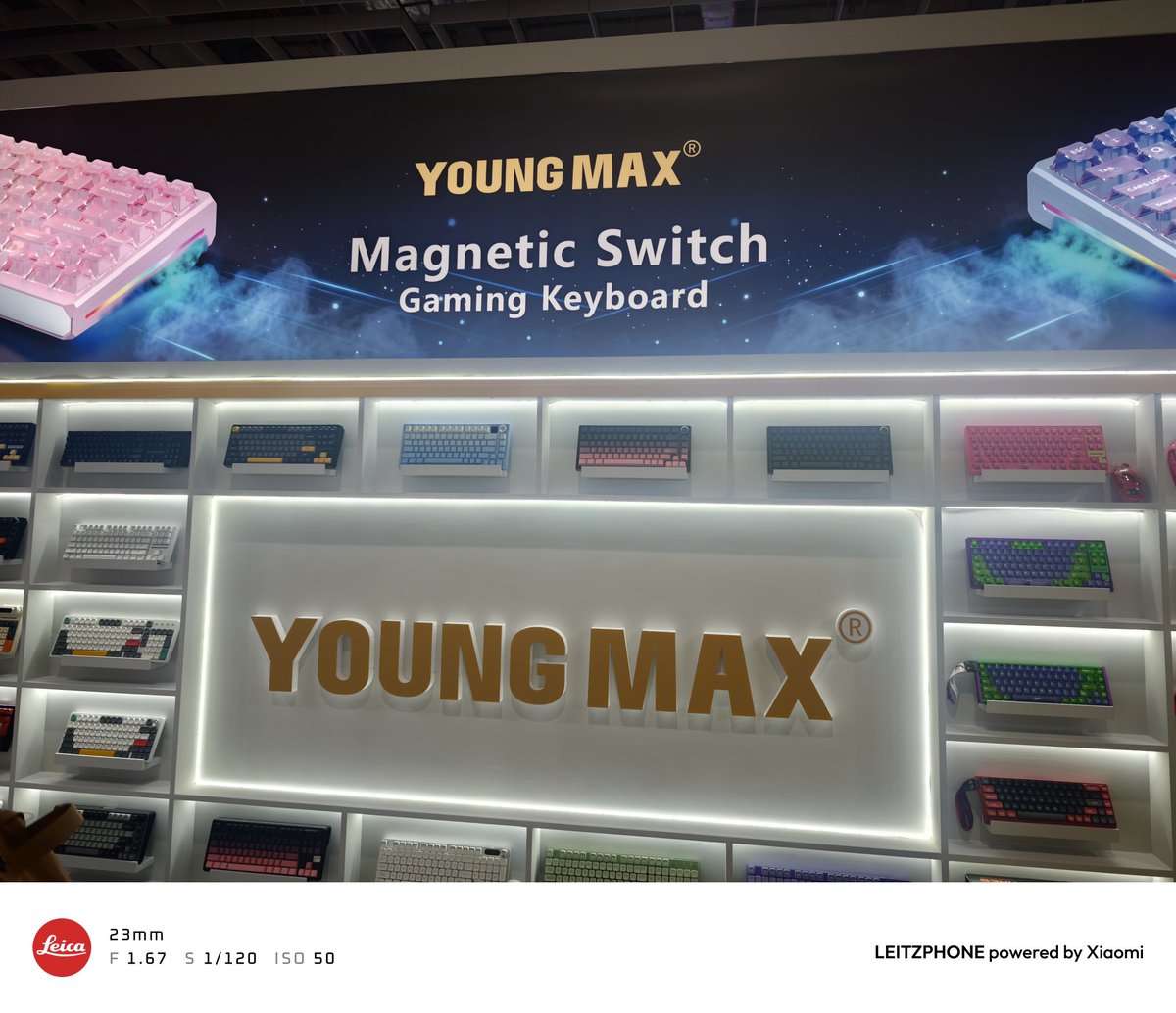 bca2gmin's tweet photo. 折りたたみキーボードが視界に見えて、YOUNG MAXさんへ💡
折りたためるコンパクトなキーボードが軽くて打鍵感もそれなりに良くて欲しい🫣
リプ欄の続きの画像のマウスもフィット感良くて事務作業に欲しくなった✨
#computex2026 #youngmax https://t.co/VXpkNciGsn