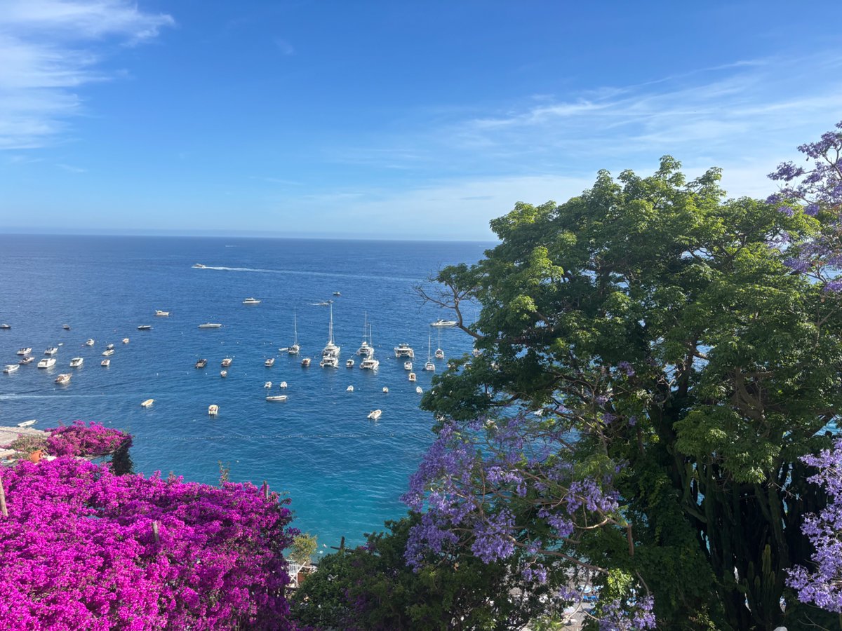 AlwaysMoreUK's tweet photo. Positano is without a doubt one of the most picturesque places I’ve ever been to. The boats on the glistening water, the houses built into the hillside, the narrow cobbled streets, enjoying the stunning views, and having a swim to finish the day. Perfecto 🇮🇹 https://t.co/iVVrf3wMnt