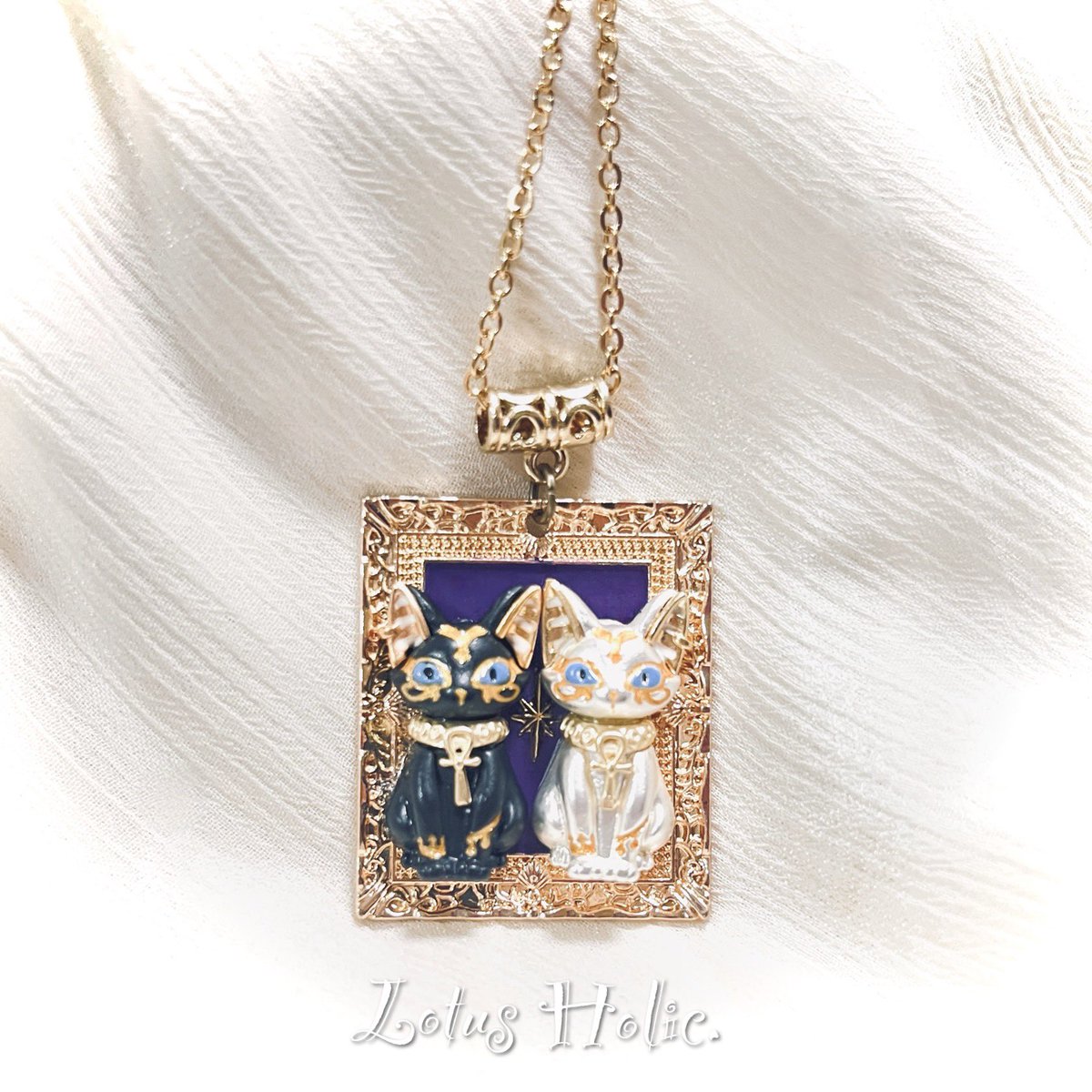 JINGAI_SHOTEN's tweet photo. ☪️ #人外商店魔法市07 🐈‍⬛

アイテム追加されました🎁✨

Egypt ian Cat necklace Twins Purple

カラスモチーフ🐦‍⬛ループタイ

#推し活グッズ には 缶バッジやアクスタ
アクキー トレカなど連れ歩きやすい
窓あり大容量バッグ👜🌈

それぞれ一点モノなのでお早めに✊🏻

#個性派コーデ #campfire 💎 https://t.co/ga0sY3gIUx