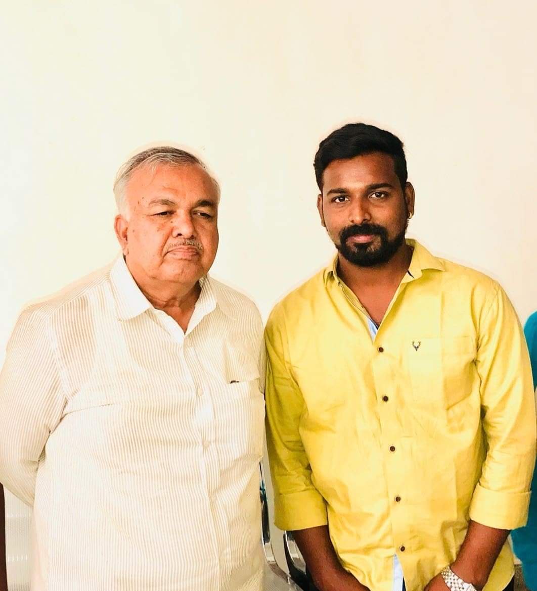 ArunRed33874334's tweet photo. @RLR_BTM ಸುದೀರ್ಘ ರಾಜಕೀಯ ಜೀವನದ ಅನುಭವದ ಆಧಾರದ ಮೇಲೆ ಮುಖ್ಯಮಂತ್ರಿ ಅರ್ಹತೆ ಇರುವ ವ್ಯಕ್ತಿ ಅಧಿಕಾರಕ್ಕಾಗಿ ಯಾವುದನ್ನು ಕ್ಲೈಮ್ ಮಾಡಿಕೊಳ್ಳುವುದಿಲ್ಲಾ....
ಅಧಿಕಾರಕ್ಕಿಂತ ಅಭಿವೃದ್ಧಿ ನಂಬಿರುವ ನಾಯಕನಿಗೆ ತಕ್ಕ ಸ್ಥಾನ ಮಾನ‌ಕೊಡಲೇ ಬೇಕು. @RahulGandhi @DKShivakumar
@kcvenugopalmp
 @Sowmyareddyr @MoNish_S_Reddy https://t.co/wiVZhPHQHh