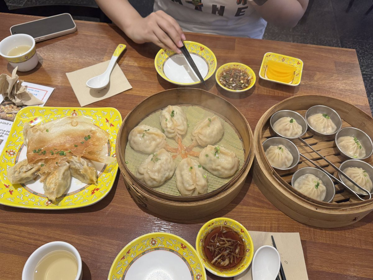 suenodeazul's tweet photo. 구복만두에 다녀왔어요
엄청 건강한 만두 맛
재방문 의사... 모르겠음 https://t.co/dUy1YhzObZ