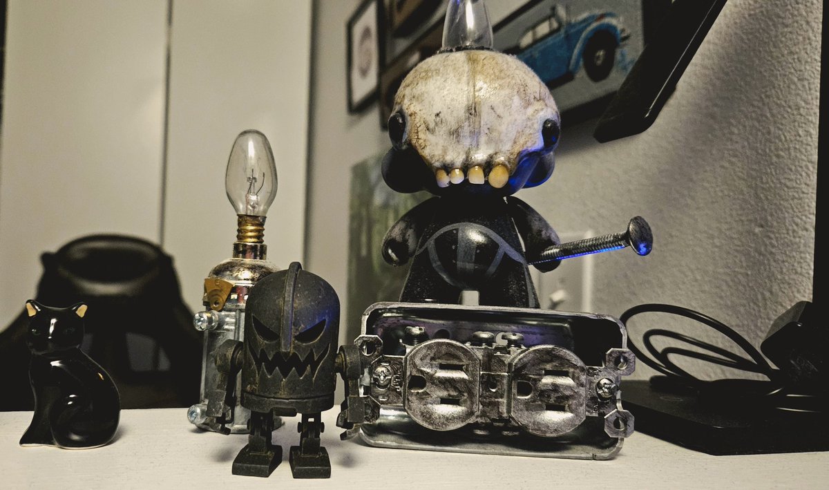 VegasBrent's tweet photo. Added two unbelievably cool new figurines to my collection from #SKULLMAN #13art! #RustX #SolderAnt #3dprints #internationalart https://t.co/WEwM83t7n7