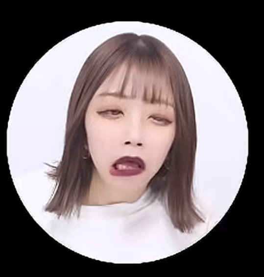 Rina_pan_pan's tweet photo. いま炎上している赤ちゃんに顔面ケーキをした「黒糖ぱん」さん。

彼女もきっと、赤ちゃんの頃に周囲の大人たちに顔面ケーキを無理矢理させられたのだろうなぁ…

この潰れた顔はきっとその時の顔面ケーキが原因だと思う。可哀想に… https://t.co/nyljLlftO1