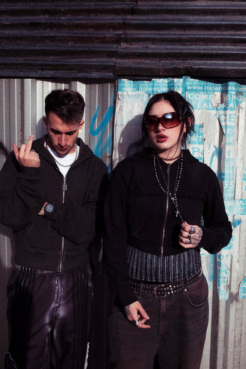 AmbikData's tweet photo. @Nanolodeiro4 junto a @ambbiik el detrás de escena y las fotos que se sacaron para dar aviso sobre la canción "Hace Tiempo". ⏱️💜

📹📸 @KAM_1_6

​#NanoLodeiro #FT #Ambik #HaceTiempo #AfluentesDeluxe https://t.co/kafJdHFxKW
