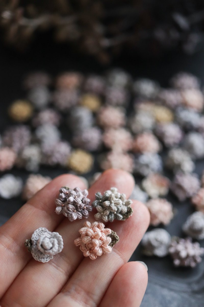 minee_spinu's tweet photo. #あなたの紫陽花見せてください

刺繍糸で編んだ紫陽花･:*+. https://t.co/GSr8IXPIK5