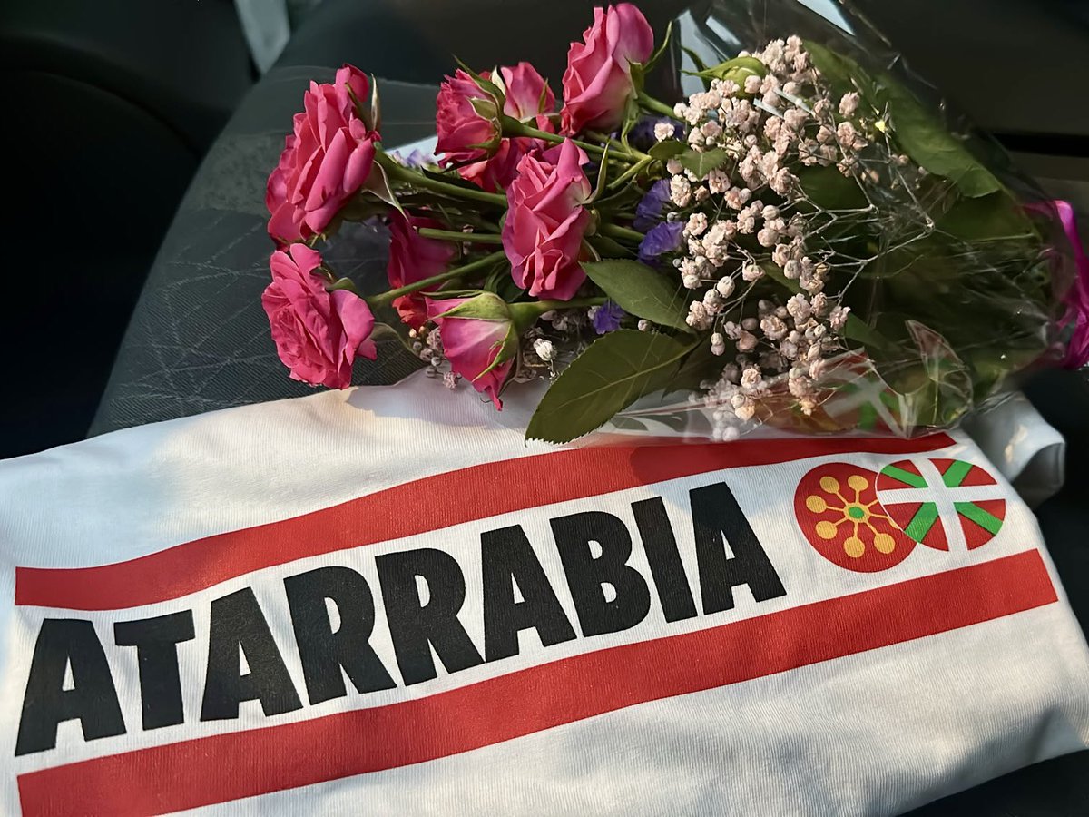 DMangadoAranda's tweet photo. Atzo, Atarrabian, munduko herriekiko memoria eta kausa justoekiko konpromisoa adierazi genuen.

El pueblo saharaui existe, resiste, persiste y tiene el firme compromiso de decidir su futuro en libertad y volver a su tierra.

✌️ Askatasunarekin #BatEgin
🇪🇭 SAHARA HURRA https://t.co/S9D8SGCi1g