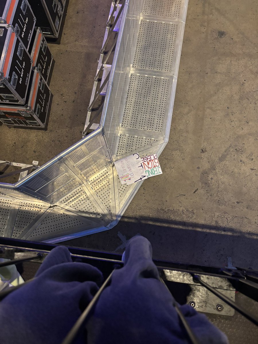 moonymcmlx's tweet photo. oh yeah i have to mention the signs i made 😭

i forgot them at home and had to go back and grab them, dropped them on the floor from seating, ran to customer services, was escorted to floor, got back to my seat with 1 minute to spare, but NONE of the girls saw them 😭 https://t.co/yIvASTDyQo