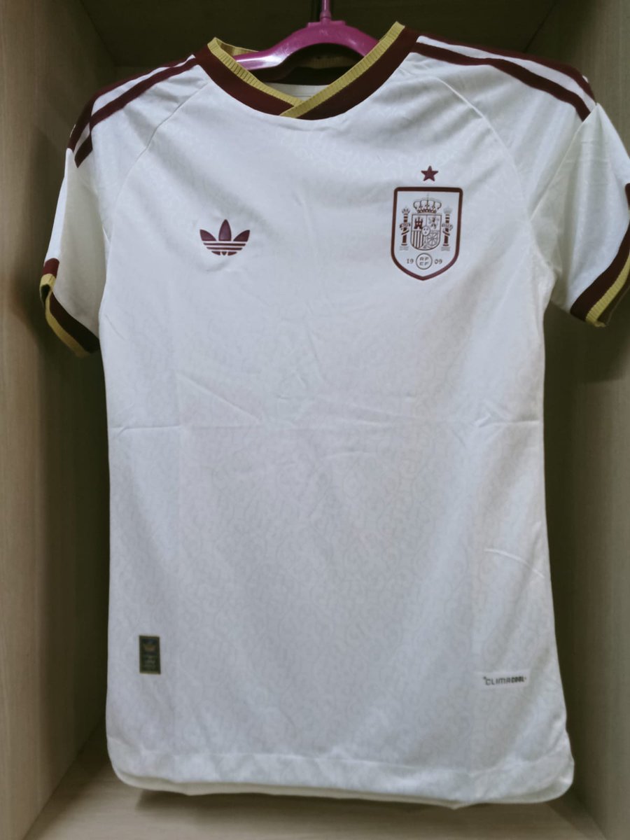 I_t_o_k_u_z's tweet photo. Kujieni Jersey za World Cup @Ksh 1600
Tuko located Eldoret Town 
TILIL HOUSE Ground floor Shop No. 2
Call 📞  0722988998 https://t.co/OEg5biSNo6