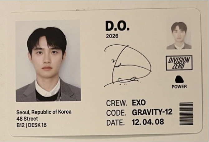 fuyukist's tweet photo. 26시그: GRAVITY
8집QQ뮤직포카: EARTH
팝업키링: FORCE

느슨한 초능력 설정좀 가다듬어주라 시간 지나면서 바뀌는 거야 어쩔 수 없다고 치는데 동시대에 이렇게 파편화되어있으면 뭐가 진짠데ㅜㅜ
이런거 볼때마다 집착이 심한 팬걸은 불안을 느껴 https://t.co/SMR3MEBJGV
