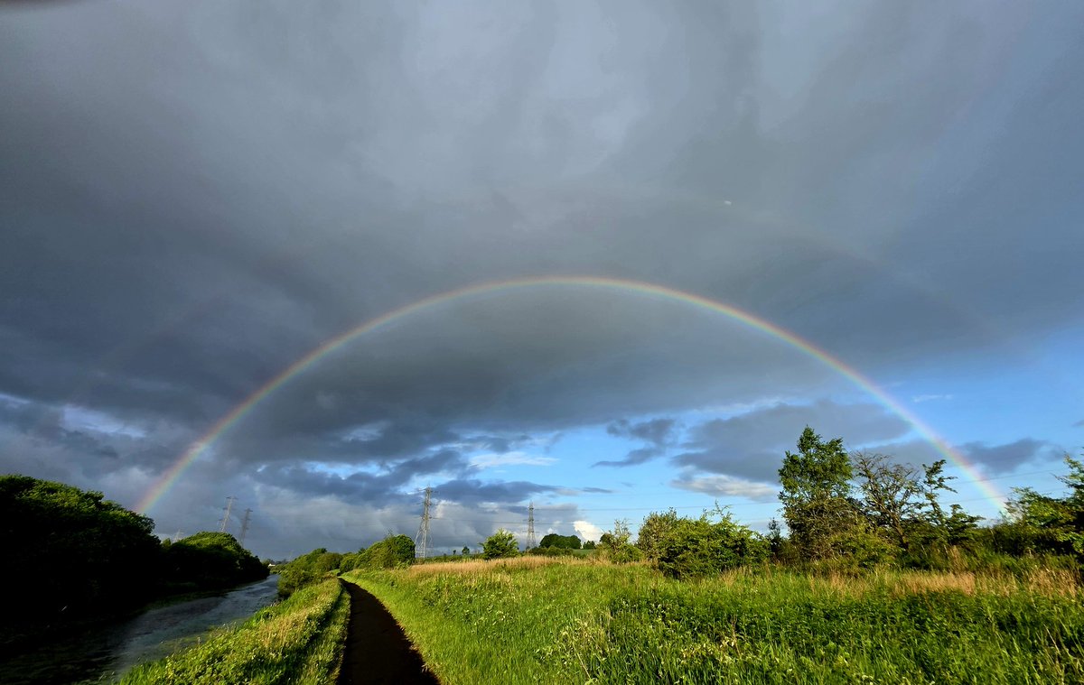 CraigRGNDem's tweet photo. A very enjoyable interval 4 mile run under the rainbow after getting soaked!. 🏃🏻‍♂️🙂🌧

#Glasgow #Running #Rain #Rainbow #Intervals #Strava #Runna @UKRunChat https://t.co/z2KaTGOUxN