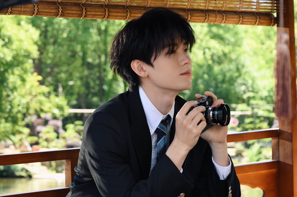 zhouyiran_thai's tweet photo. [📸] 260605 | ZhouYiran Studio Update

「อัลบั้มภาพของอาจิ่ว」

จากรุ่นพี่สู่ผู้กำกับ เซี่ยเยี่ยนไหล ในโลกยุคปัจจุบัน ใช้กล้องบันทึกความรักและความรู้สึกไว้ผ่านภาพถ่าย

 🔗 https://t.co/pjVFixGLNx

#Zhouyiran #โจวอี้หราน #周翊然 https://t.co/Wd1EHRIboz