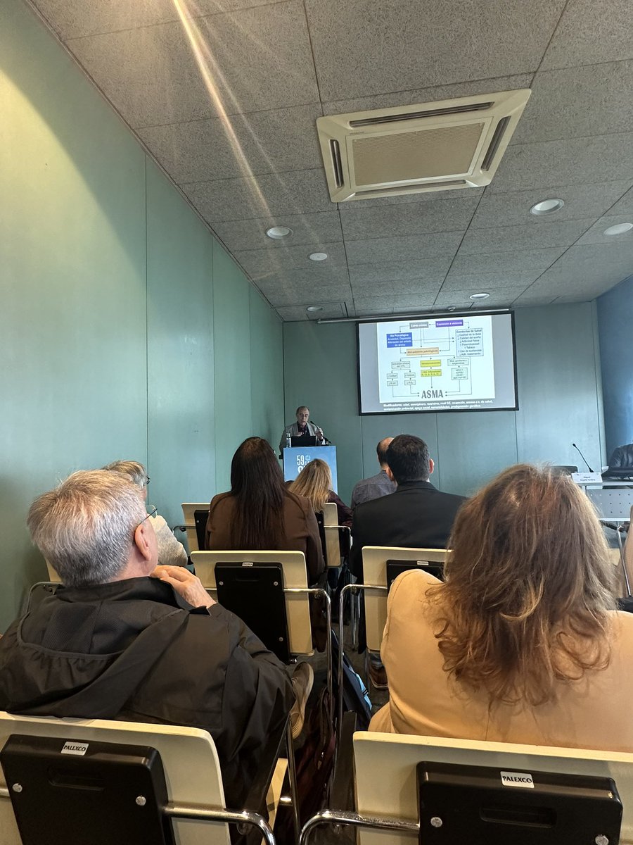 VioletaER's tweet photo. Genial inicio de 59º Congreso #SEPAR en A Coruña!! Curso sobre exposoma y asma, con una visión innovadora e integral. A seguir disfrutando de estas bonitas tierras gallegas 💙 #Neumología #ACoruña #Formación https://t.co/TFJ53TzlVU