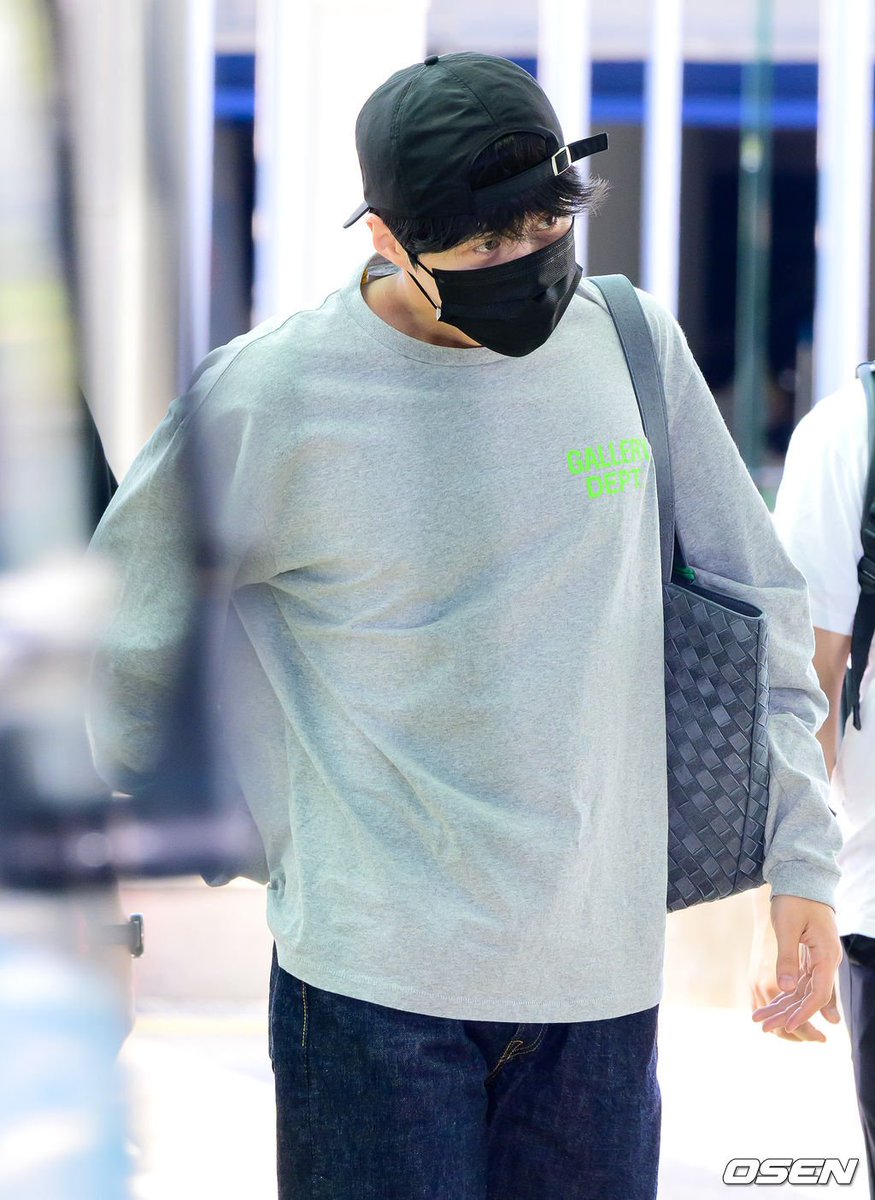 mamprelfer's tweet photo. 260605 #KimSeonho at Incheon Airport going to Taipei, Taiwan https://t.co/JWgIqoABKQ