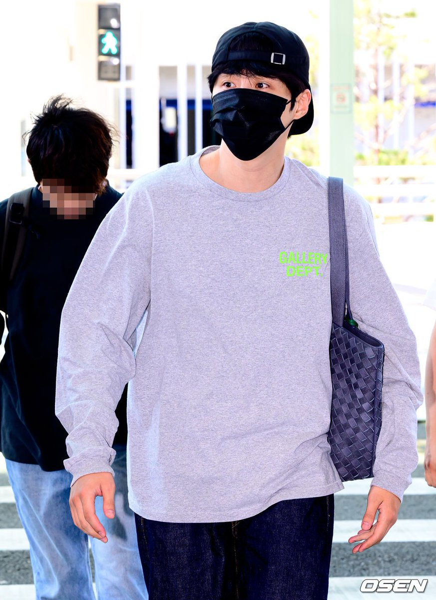 mamprelfer's tweet photo. 260605 #KimSeonho at Incheon Airport going to Taipei, Taiwan https://t.co/JWgIqoABKQ