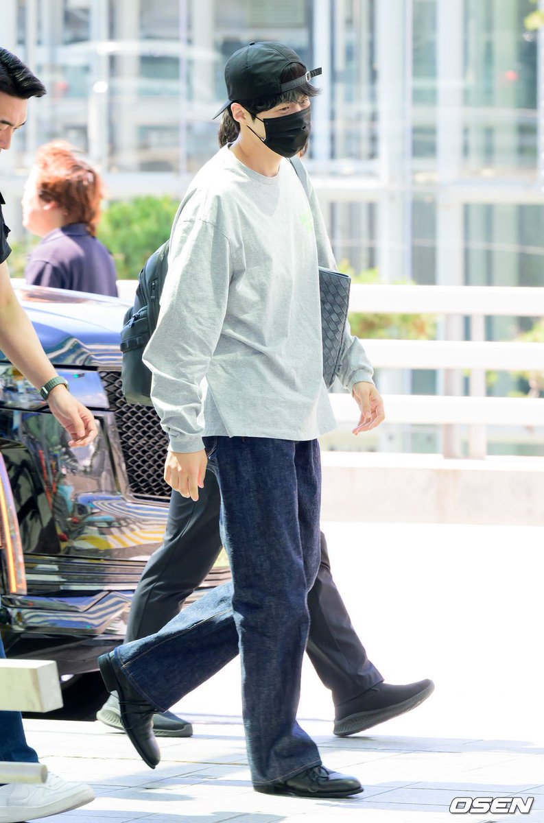 mamprelfer's tweet photo. 260605 #KimSeonho at Incheon Airport going to Taipei, Taiwan https://t.co/JWgIqoABKQ