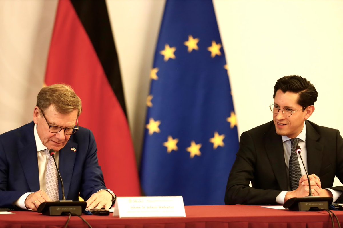 mtmercado2002's tweet photo. 🤝Acompañé al Sec.@r_velascoa en el almuerzo de trabajo con Min. Johann Wadephul 🇩🇪@AussenMinDE. 

🌎Constatamos fortaleza de la relación bilateral. Dialogamos sobre coyuntura internacional. Exploramos oportunidades para acrecentar aun mas nuestra cooperación en todo los ámbitos. https://t.co/qeyqLqyzUZ