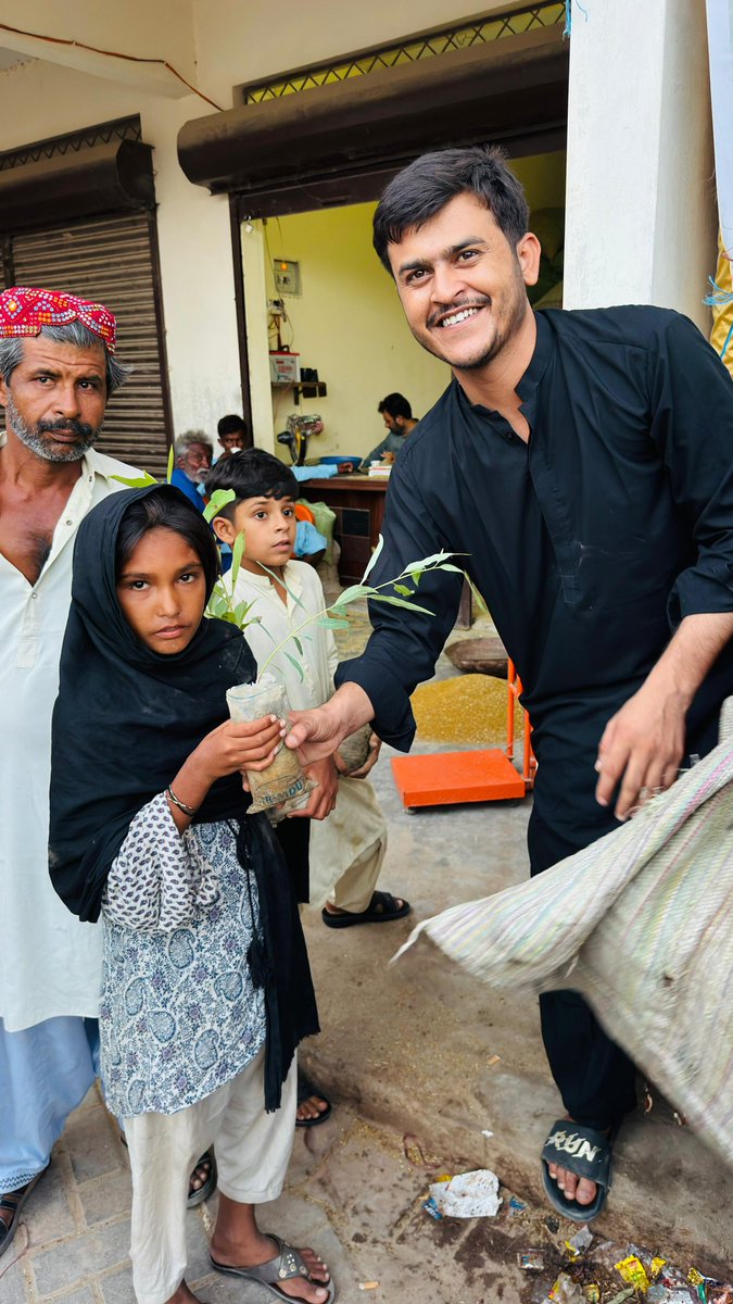 Sindh_Climate's tweet photo. راڄوخاناڻي پريس ڪلب تي مفت ٻوٽا ورھائڻ واري ھڪ روزا ڪئمپ ۔ 
وڻ پوکي ڌرتي کي سرسبز ڪرڻ سان گڏ پنھنجي ڌرتي پنھنجو ماحول بچايو. 
#Rajokhanani 
#WorldEnvironmentDay2026 
#ClimateChange
#ClimateActionMovementSindh https://t.co/5jF0NLySQX