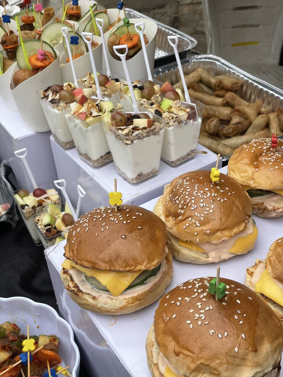 Dukesdelightful's tweet photo. This brunch spread is giving everything crunchy small chops, creamy parfaits, cheesy burgers, and so much more. And it’s just 200k
You can have this beauty for your next event  all fresh and delicious.
DM to book yours 

📍Ilorin https://t.co/JJIh9nMhfl