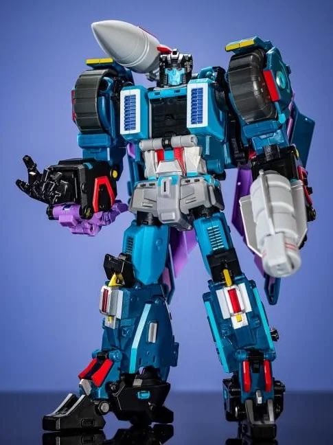 KiWyvern's tweet photo. Mastermind Creations - A bit more pricey (usually $80+) and often hard to find at affordable prices secondhand, but they have the best Deluxe to Commander sized IDW figures with amazing quality and scaling, and are beginning to reissue their more popular molds! https://t.co/RzRk4Yv7nj