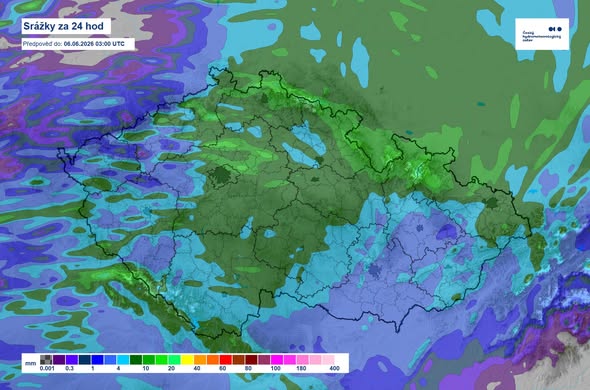 CHMUCHMI's tweet photo. 🌧V noci na dnešek pršelo hlavně v západní části Čech, během rána se déšť přesouvá na ostatní území Čech a dopoledne začne pršet i na Moravě a ve Slezsku. Odpoledne se od západu začne zatažená obloha protrhávat, oblačnost začne být proměnlivá a už jen místy přeháňky, ojediněle i bouřky. Večer již srážky ustanou a později se i oblačnost rozpustí až do jasné oblohy.
🌡Nejvyšší denní teploty dnes dosáhnou 16 až 21 °C, ve Slezsku vystoupí až na 23 °C. Sobotní ráno bude chladnější než dnešní, počítáme s teplotami 11 až 7 °C, v údolích bude ojediněle až 5 °C. K ránu se také místy vytvoří mlhy. Zítřejší odpolední teploty budou asi o 4 °C vyšší než dnešní, tedy 21 až 25 °C, na jihu Moravy až 27 °C.
Sobota začne malou oblačností, postupně od jihozápadu čekáme oblačno a později odpoledne a večer se v Čechách místy objeví přeháňky.
Na přiložených obrázcích:
🟠Nejvyšší teploty dnes,
🔵Očekávané dnešní množství srážek,
🟡 Sluneční svit během dnešního dne.