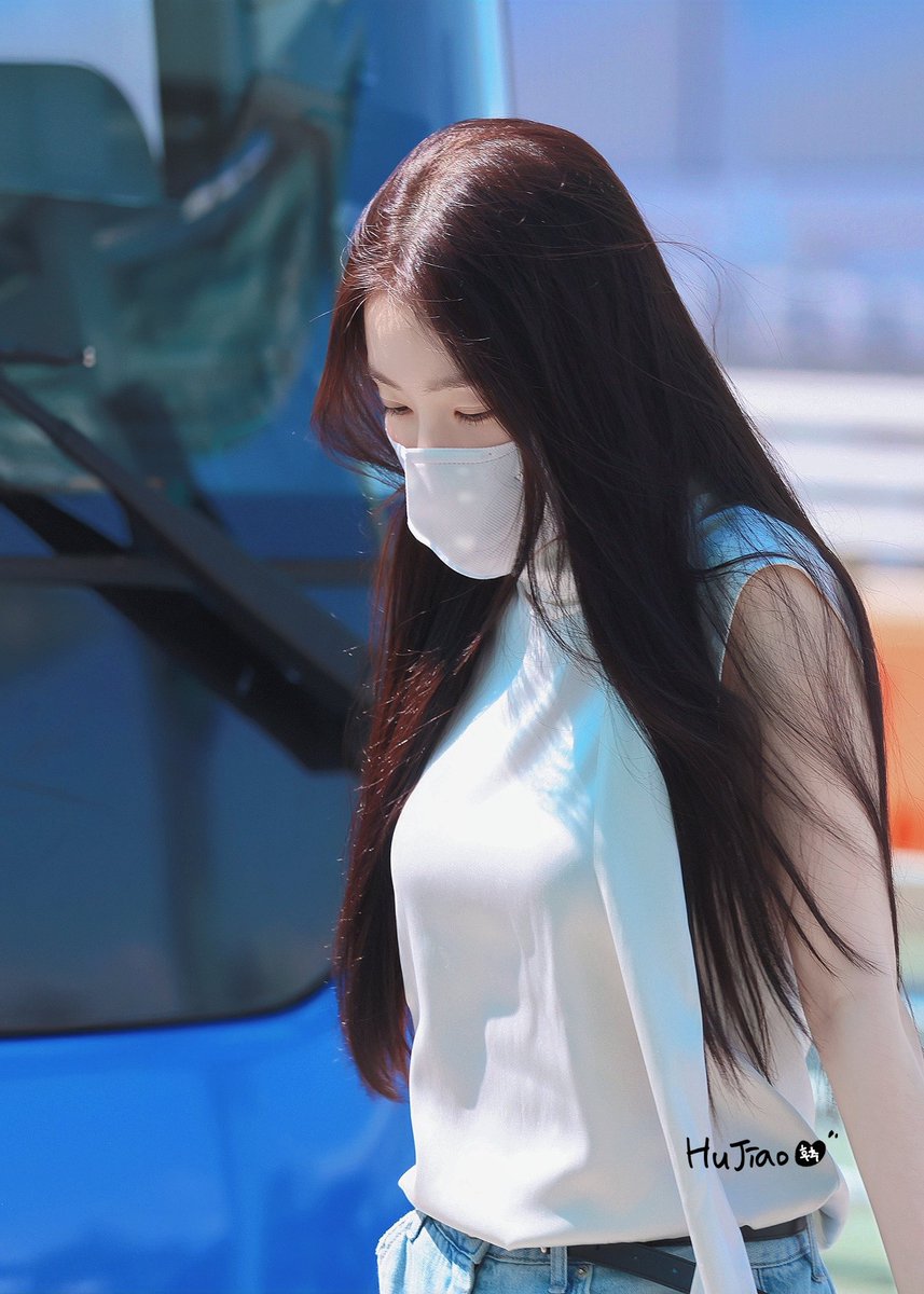 HuJiao_1009's tweet photo. 260605 ICN #Irene #아이린 🥰 https://t.co/a4OhWaZQFT