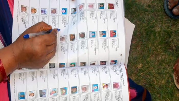 fanaiteteii111's tweet photo. #Mizoram crosses the 50% mark in Enumeration Form distribution ahead of the #ElectoralRollRevision, strengthening voter participation and electoral readiness. ️

#ElectionCommission #VoterAwareness #DemocracyInAction #IndiaVotes #ElectionUpdates https://t.co/KAlhr8KueO